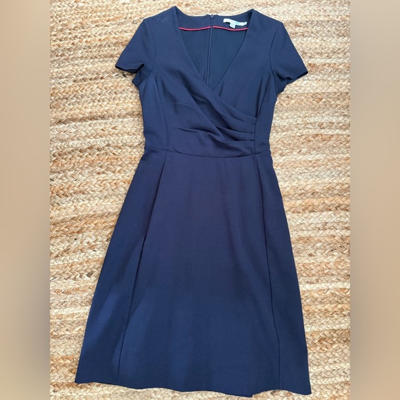 Boden Dresses & Skirts - Boden Size 6 Navy Blue V Neck Fit & Flare Short Sleeve Dress